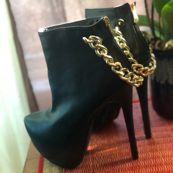Shoes - SCENE♠️Chain Heels - sexy, sensuous and solid. 8.5